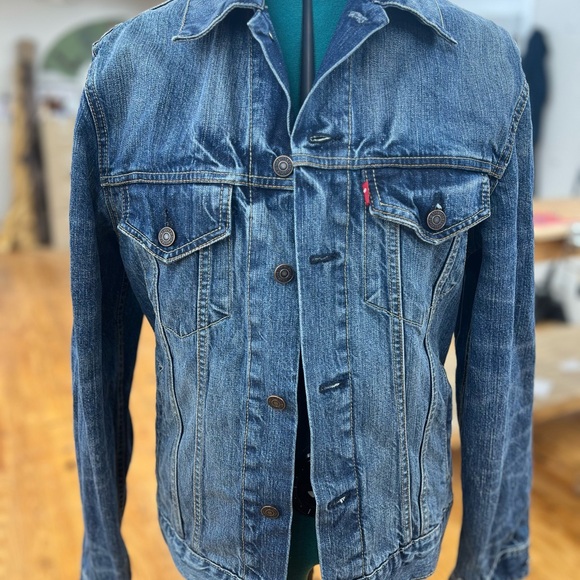 Hand Embroidered Levi’s Jean Jacket One-Of-a-Kind - Picture 3 of 7